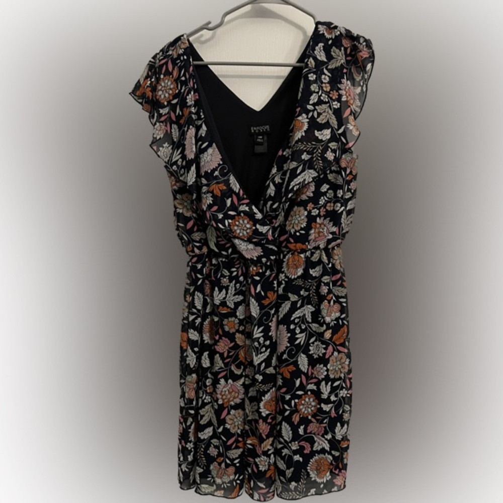 Enfocus sheer lined v neck dress w/ multi colored flowers. Size 14W